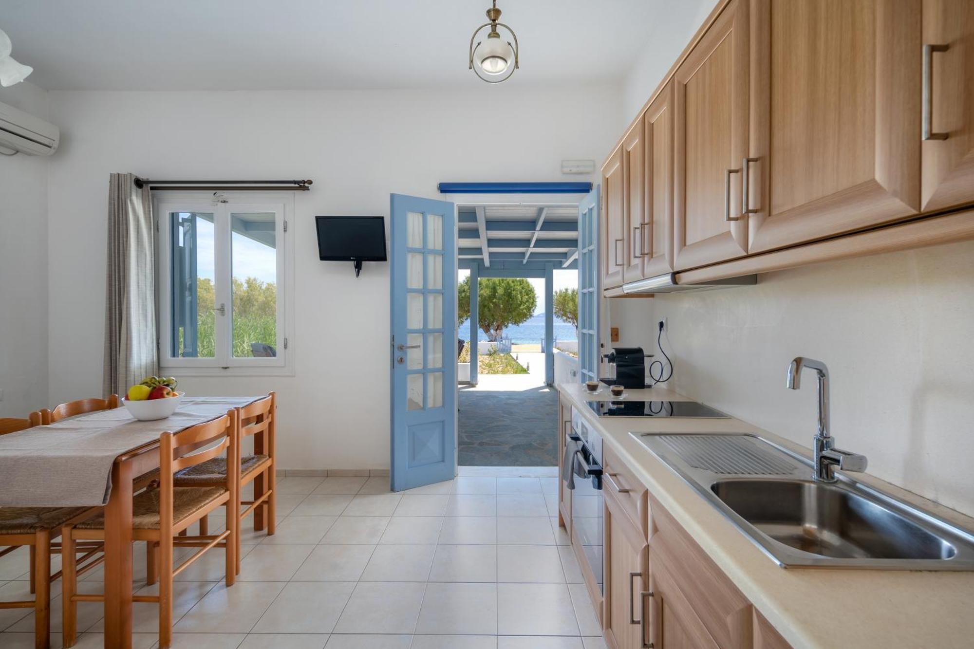 Galazio Seaside Apartments Livadakia ภายนอก รูปภาพ