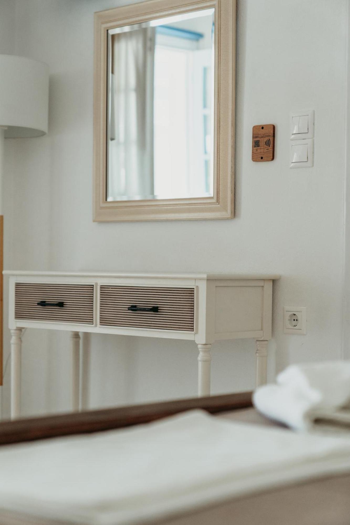 Galazio Seaside Apartments Livadakia ภายนอก รูปภาพ