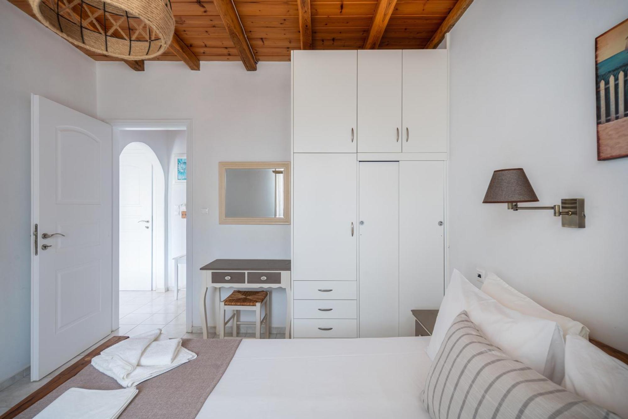 Galazio Seaside Apartments Livadakia ภายนอก รูปภาพ