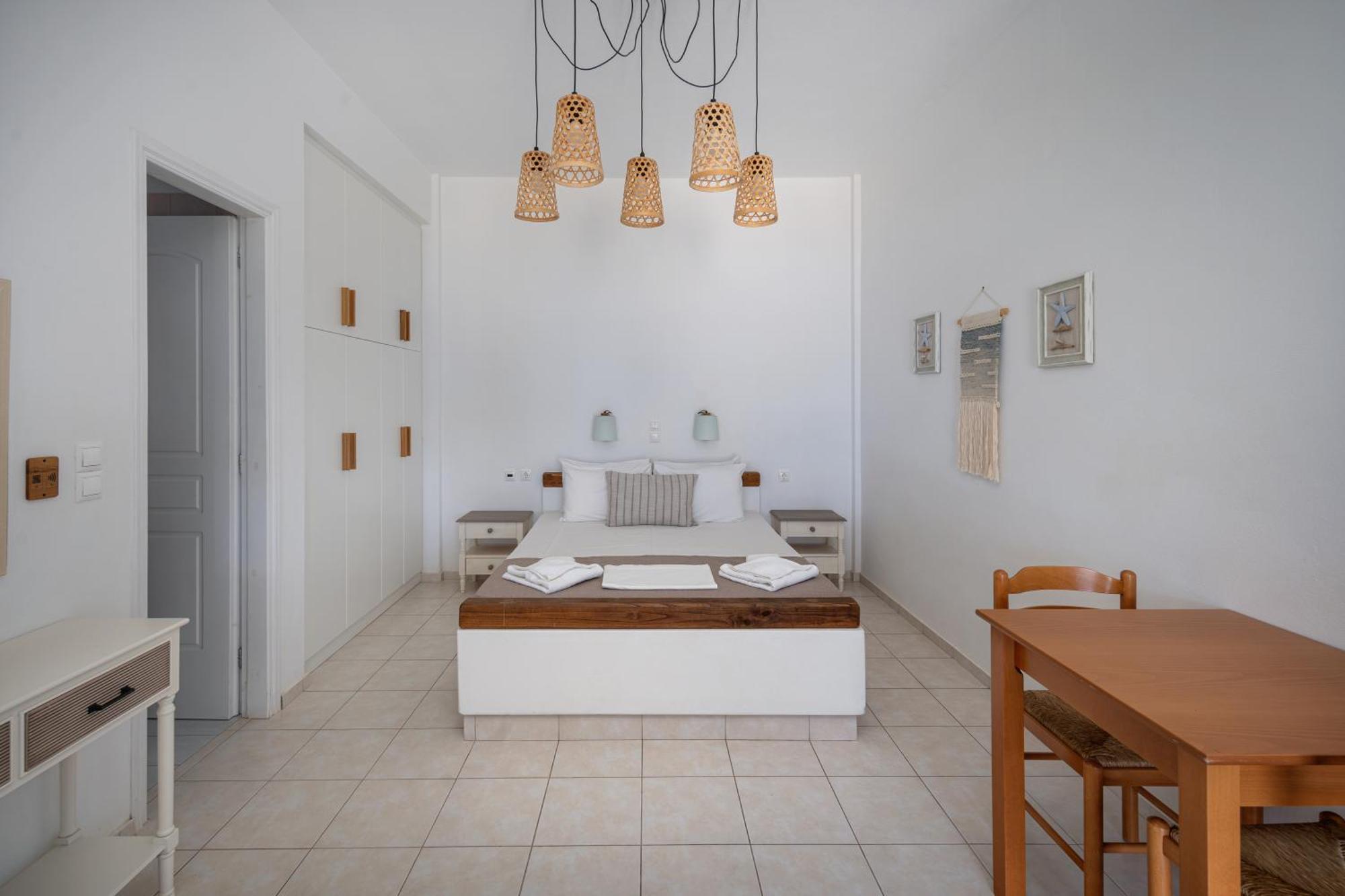 Galazio Seaside Apartments Livadakia ภายนอก รูปภาพ