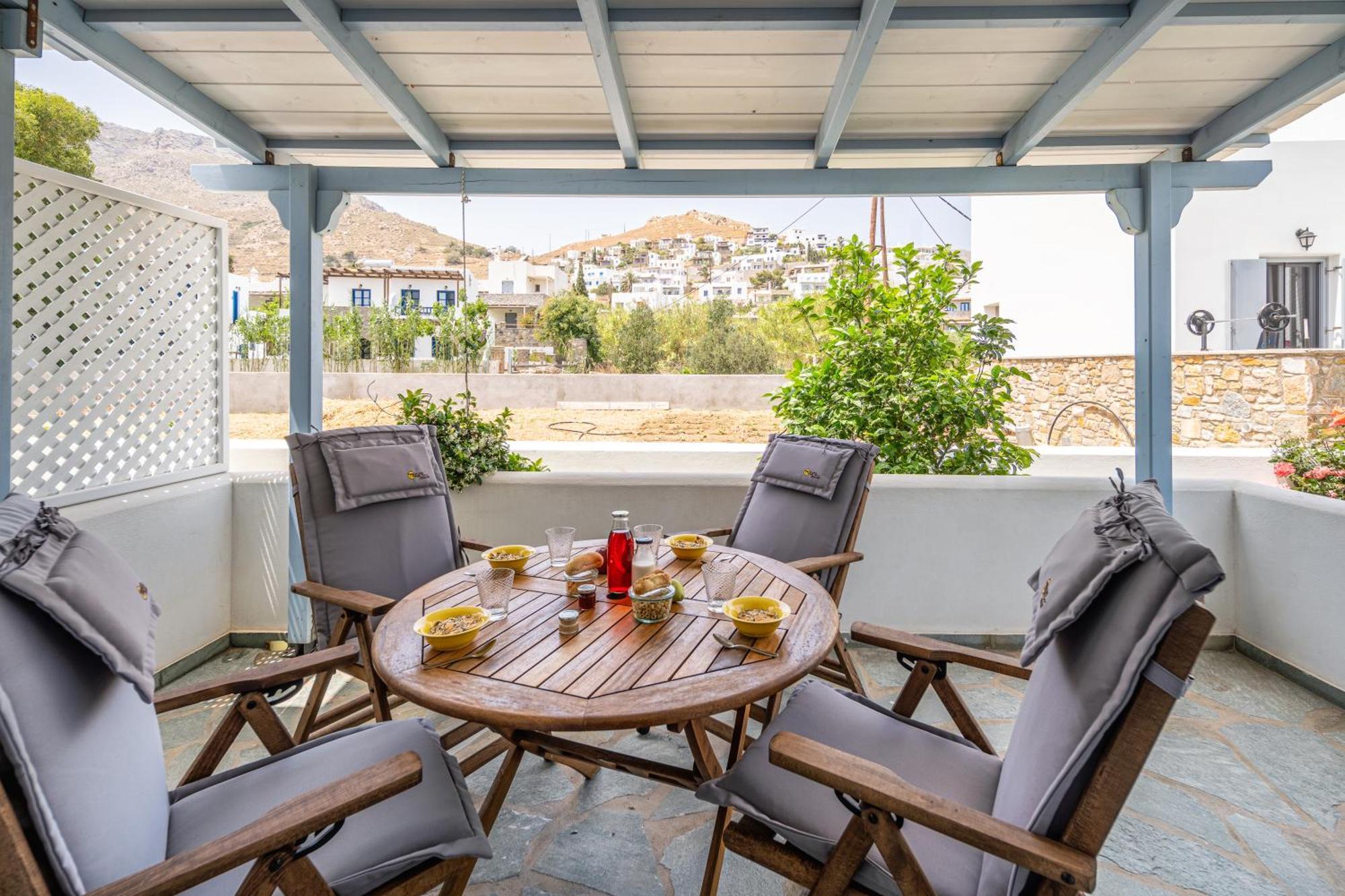 Galazio Seaside Apartments Livadakia ภายนอก รูปภาพ